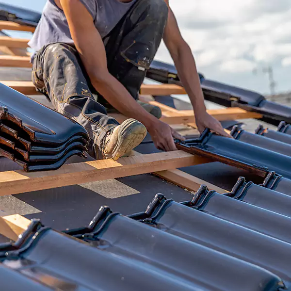 Why Burlington, IL Homeowners Choose Burlington Roofing Contractors for Hail Damage Repairs?